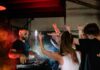 Jak wybrać DJ-a na event firmowy i porównać oferty